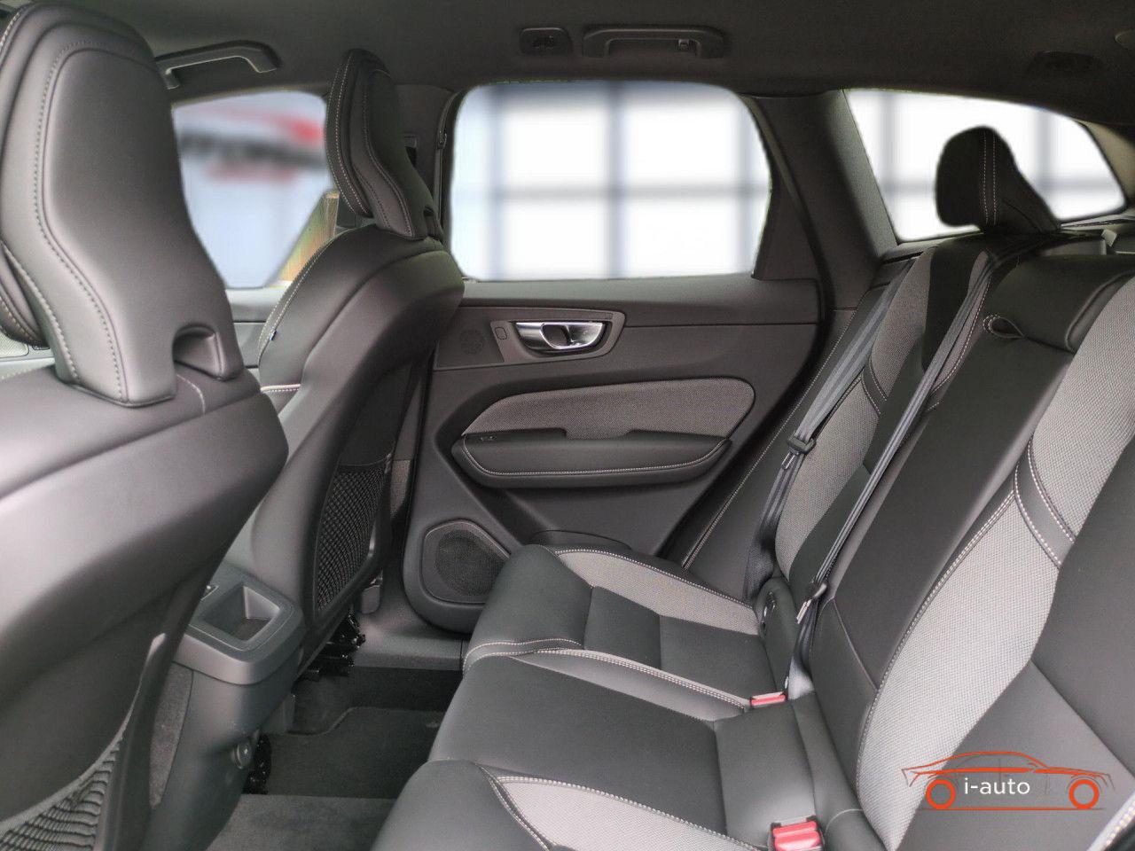 Volvo XC60 Plus Dark AWD za 43500€