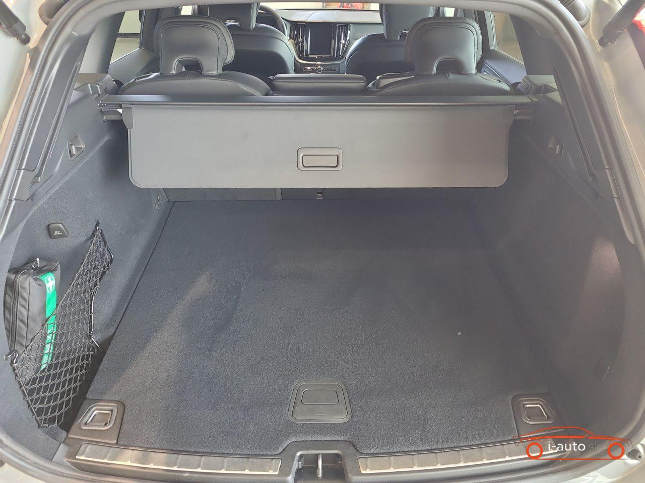 Volvo XC60 B5 Plus Dark AWD za 41990€