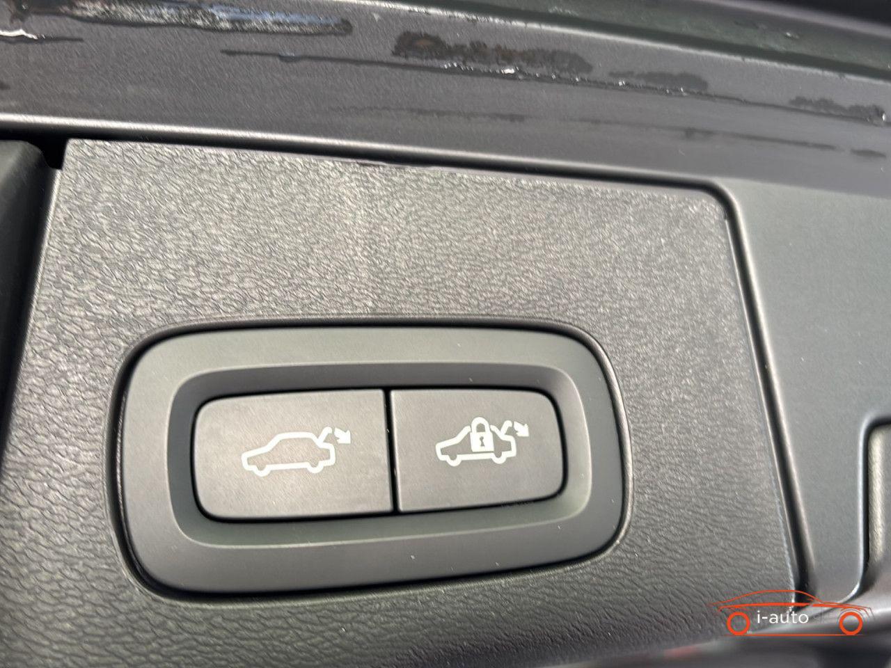 Volvo XC60 XC 60 Plus Dark AWD za 42500€
