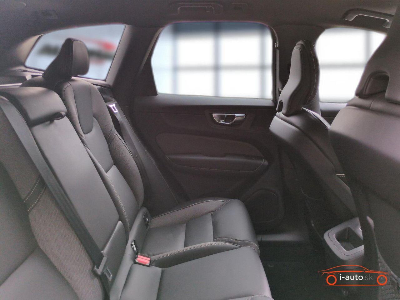 Volvo XC60 Plus Dark AWD za 43500€