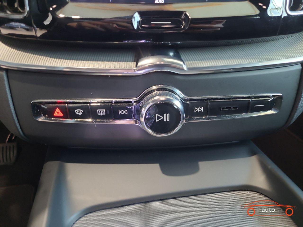 Volvo XC60 B5 Plus Dark AWD za 41990€