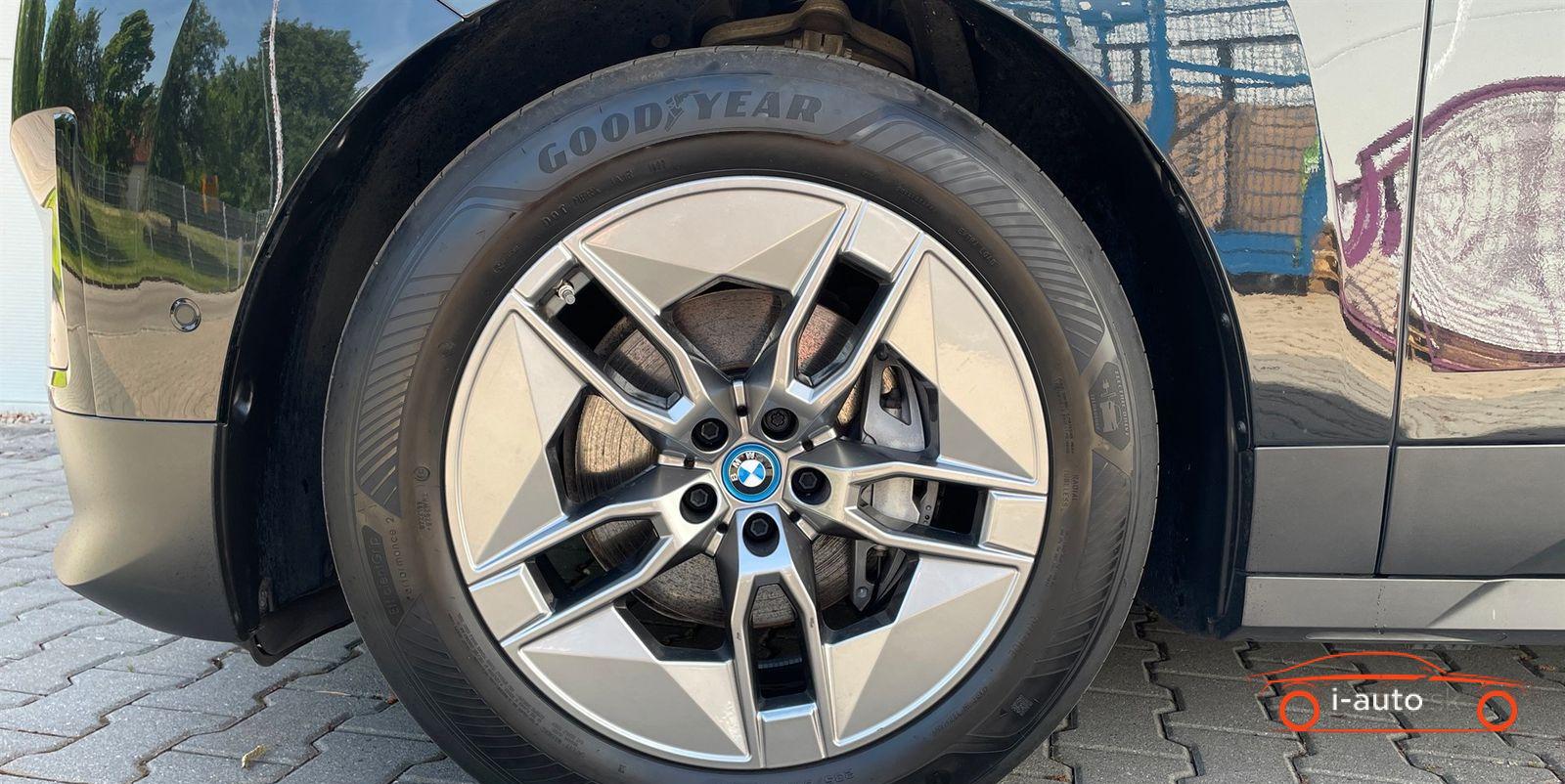 BMW iX xDrive40 za 40700€