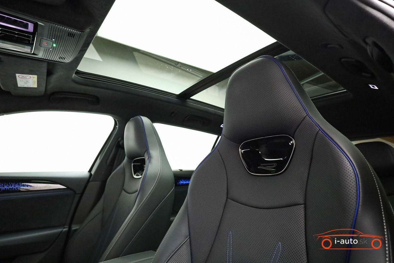 Volkswagen Passat R-Line eHybrid  za 63500€