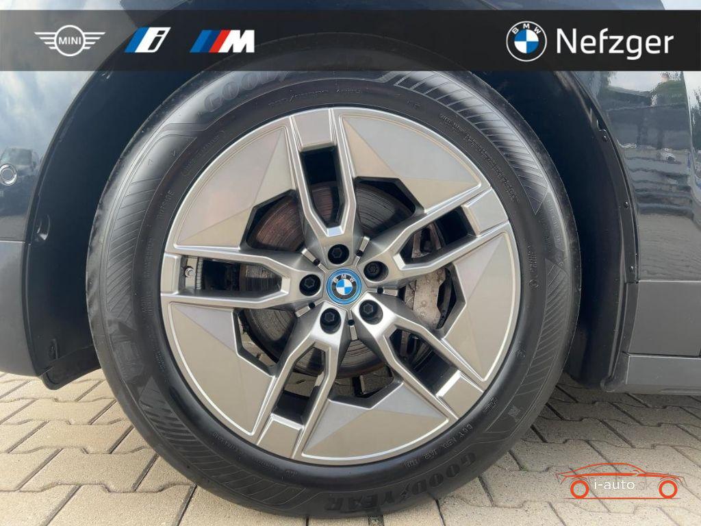 BMW iX xDrive40 Premium Plus za 45710€