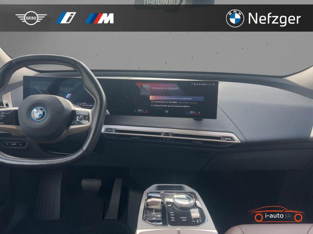 BMW iX xDrive40 Premium Plus za 45710€