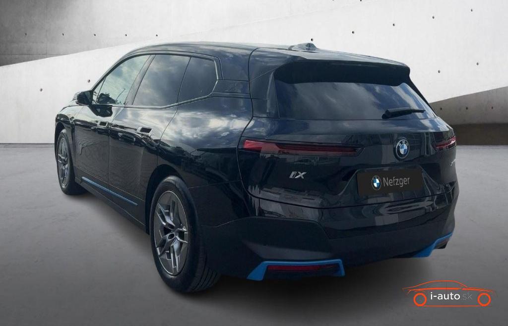 BMW iX xDrive40 Premium Plus za 45710€