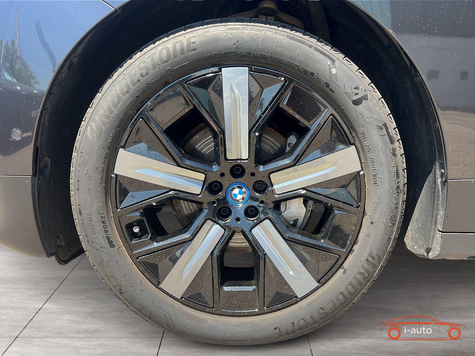 BMW iX xDrive40 za 42900€