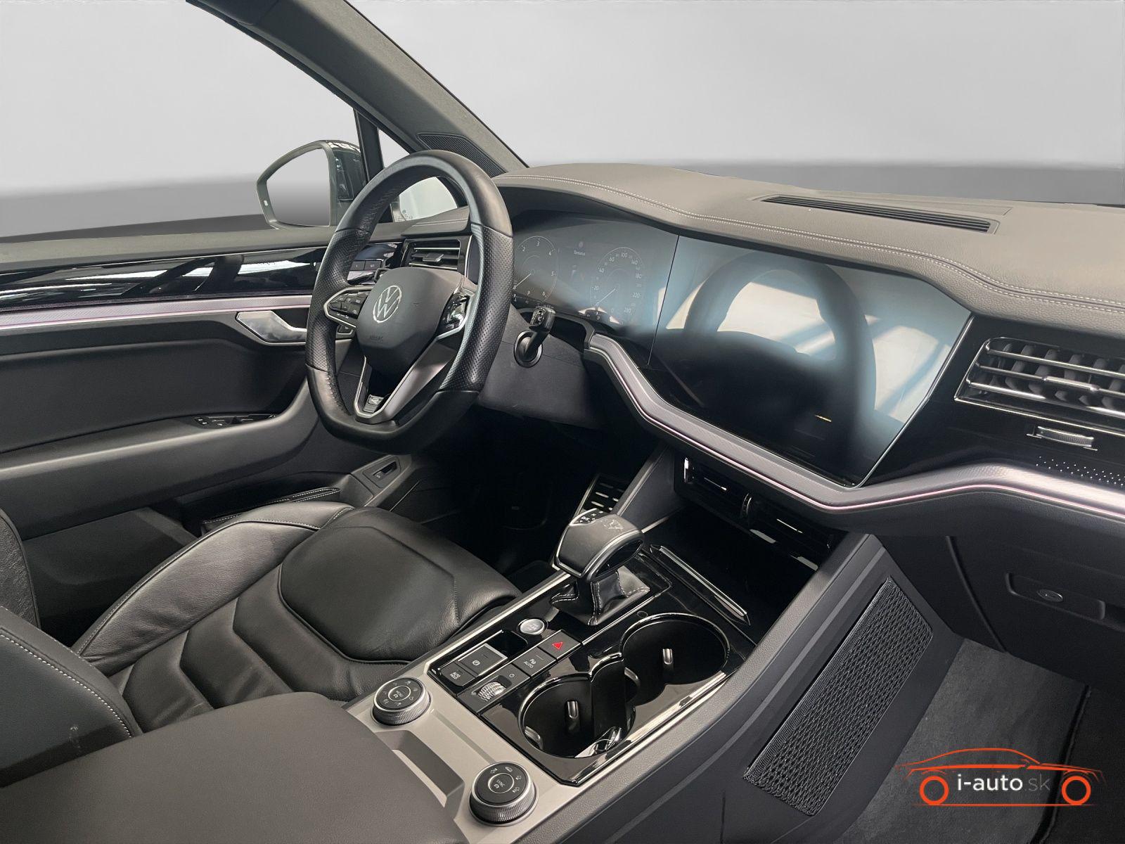 Volkswagen Touareg 3.0 TDI R-Line Black Style za 47900€