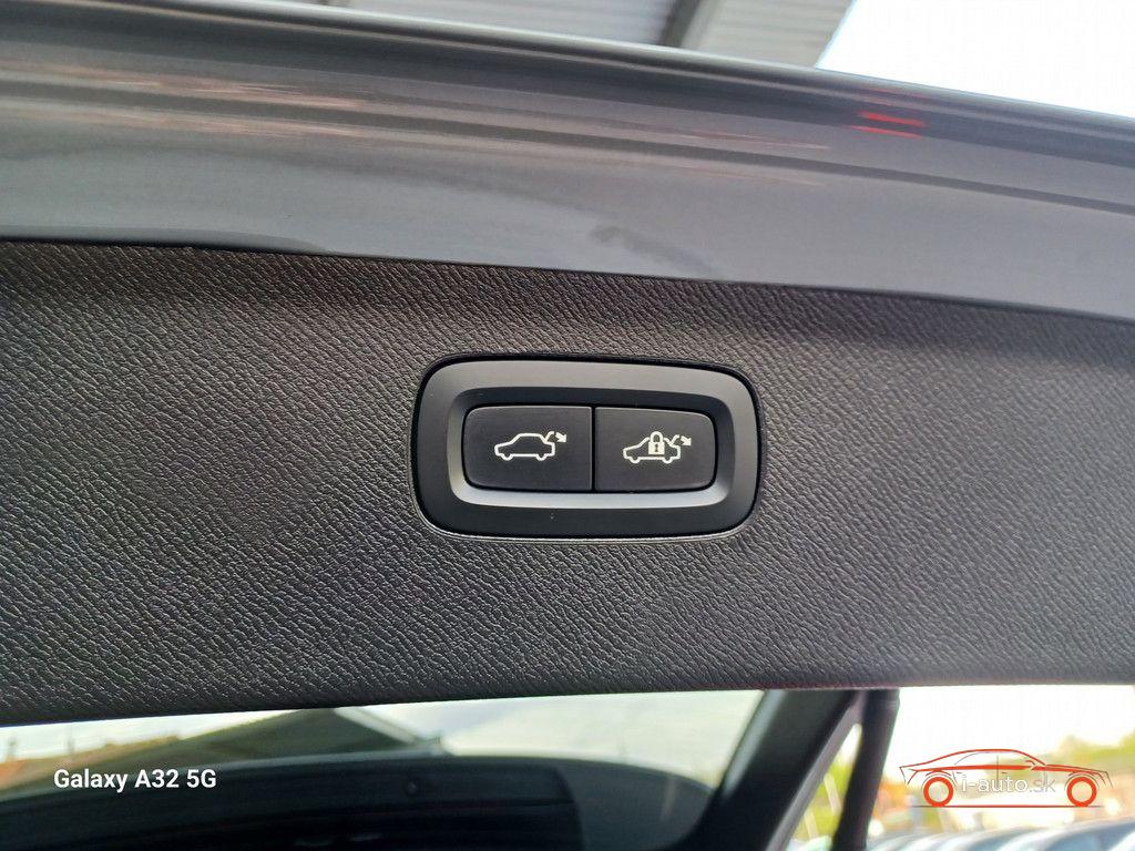 Volvo XC90 T8 Ultra Dark Plug-In Hybrid AWD za 61410€