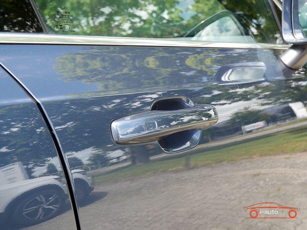 Volvo XC90 B5 AWD Plus Bright  za 56840€