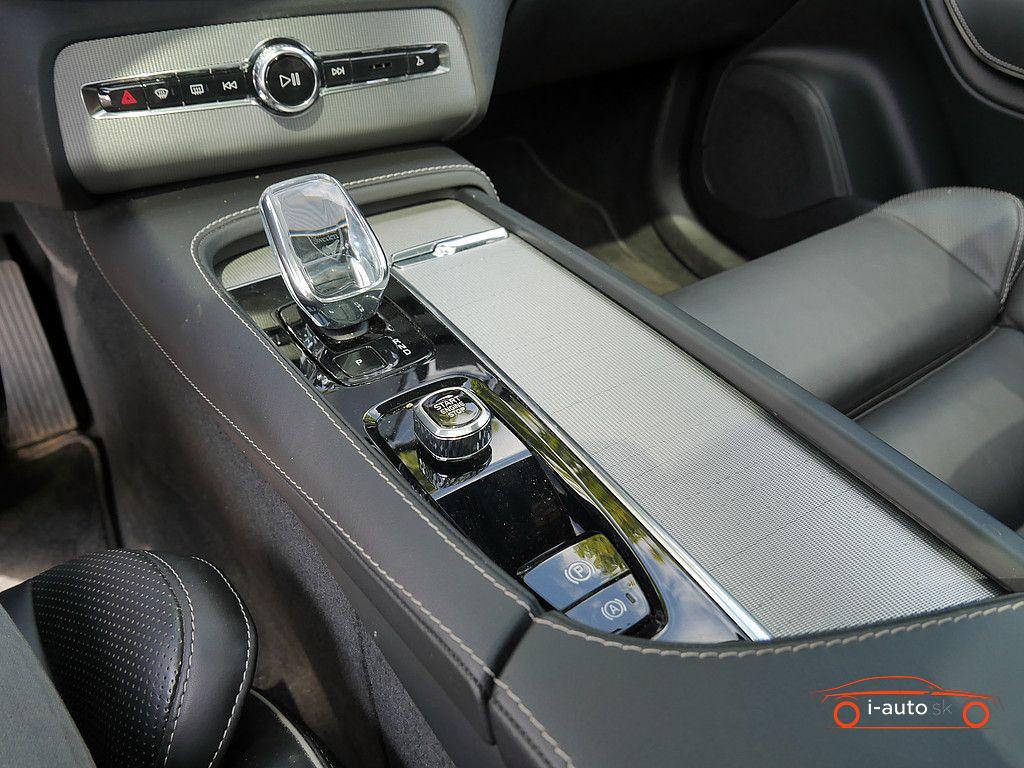 Volvo XC90 B5 AWD Plus Bright  za 56840€