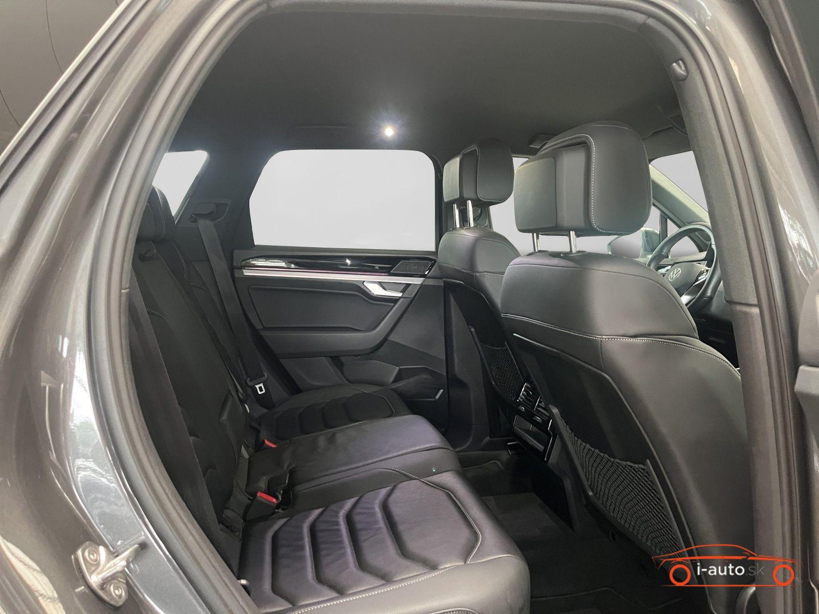Volkswagen Touareg 3.0 TDI R-Line Black Style za 47900€