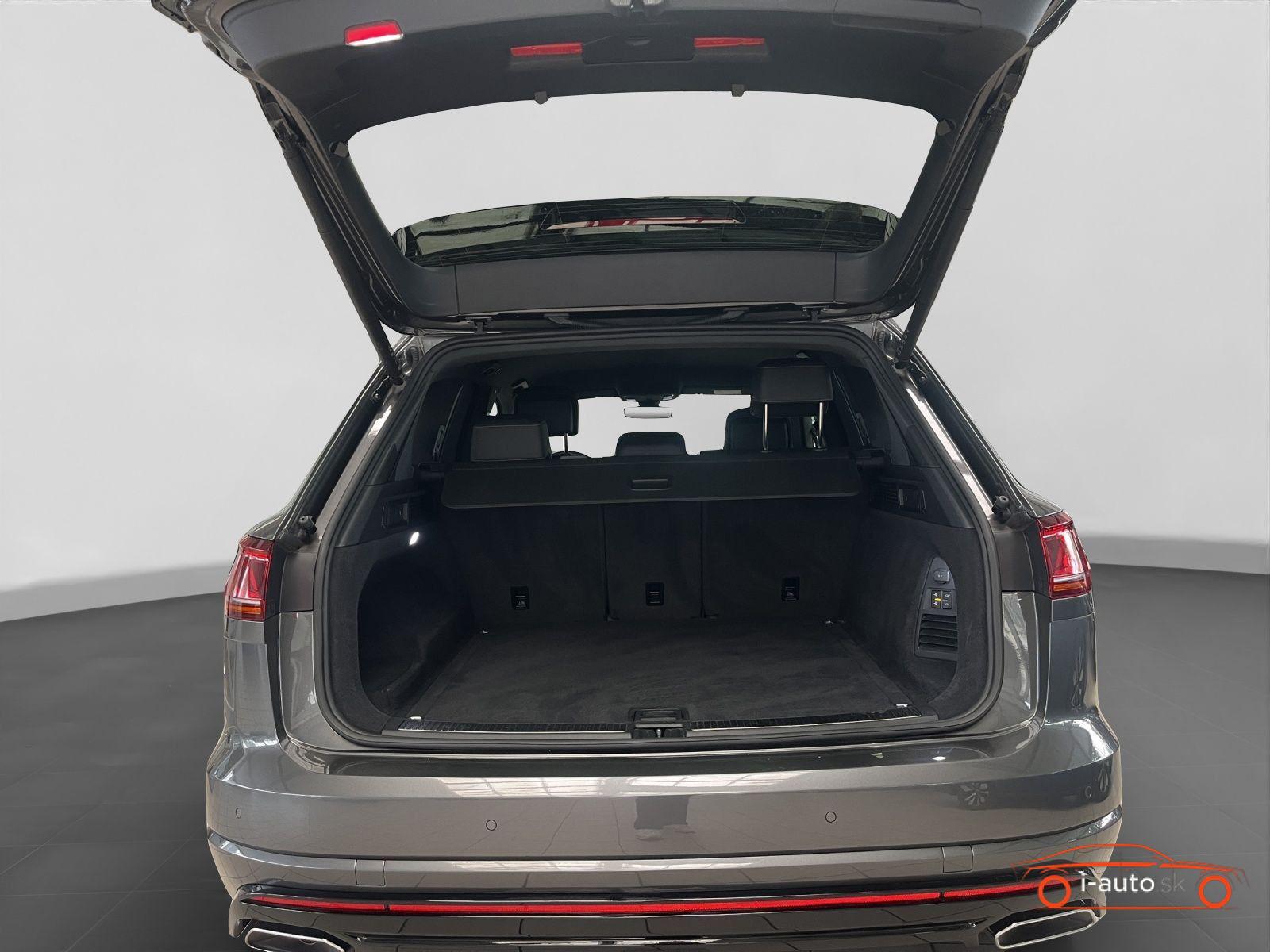 Volkswagen Touareg 3.0 TDI R-Line Black Style za 47900€