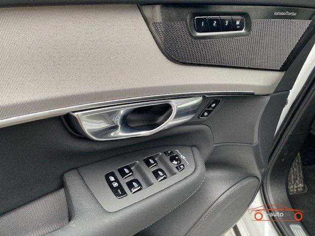 Volvo XC90 T8 AWD Ultra Black Edition za 81500€