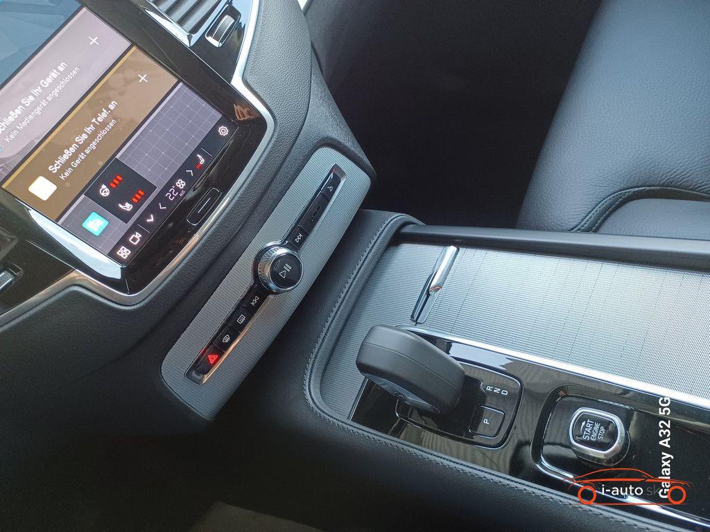 Volvo XC90 T8 Ultra Dark Plug-In Hybrid AWD za 61410€