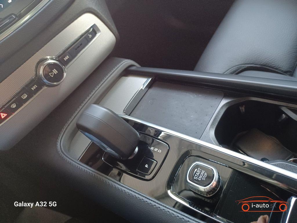 Volvo XC90 T8 Ultra Dark Plug-In Hybrid AWD za 61410€