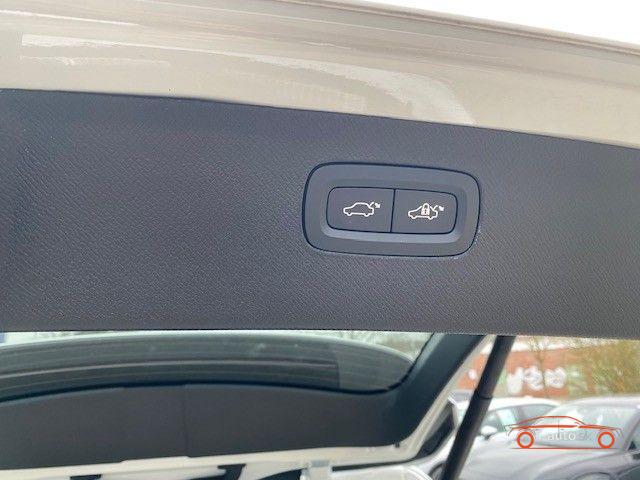 Volvo XC90 T8 AWD Ultra Black Edition za 81500€