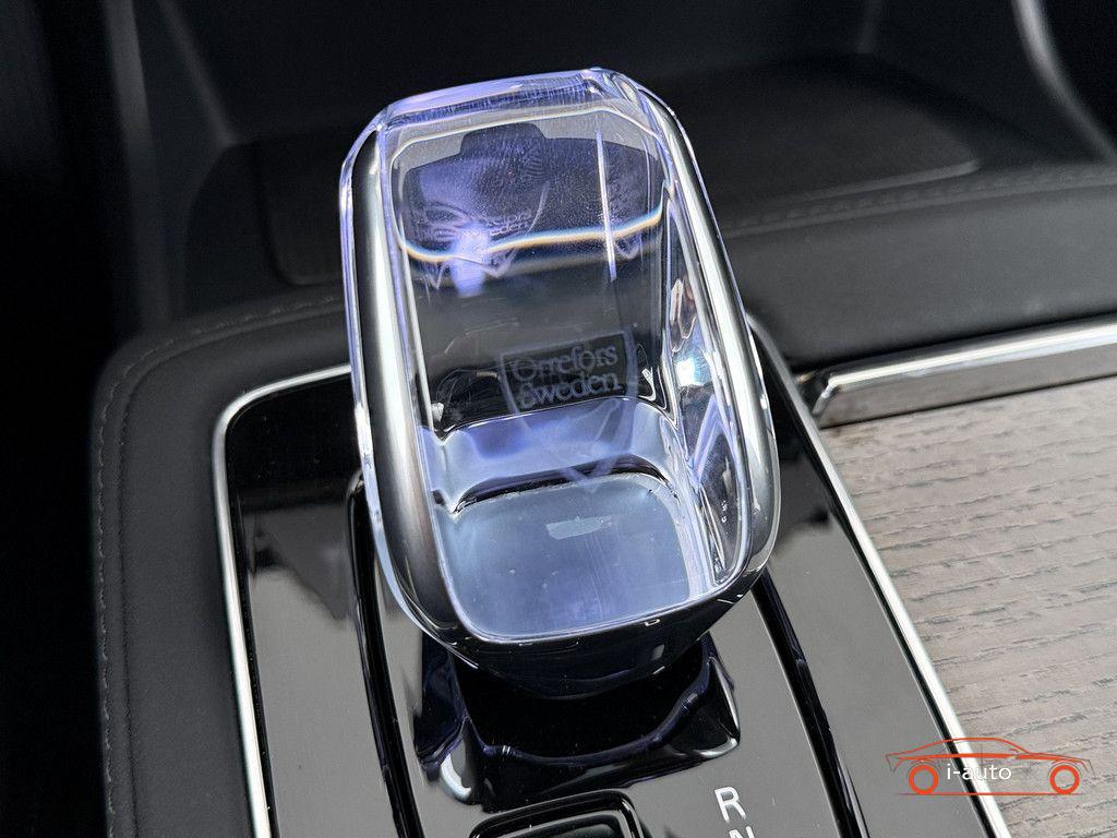 Volvo XC90 T8 Ultra Dark Plug-In Hybrid AWD za 82500€