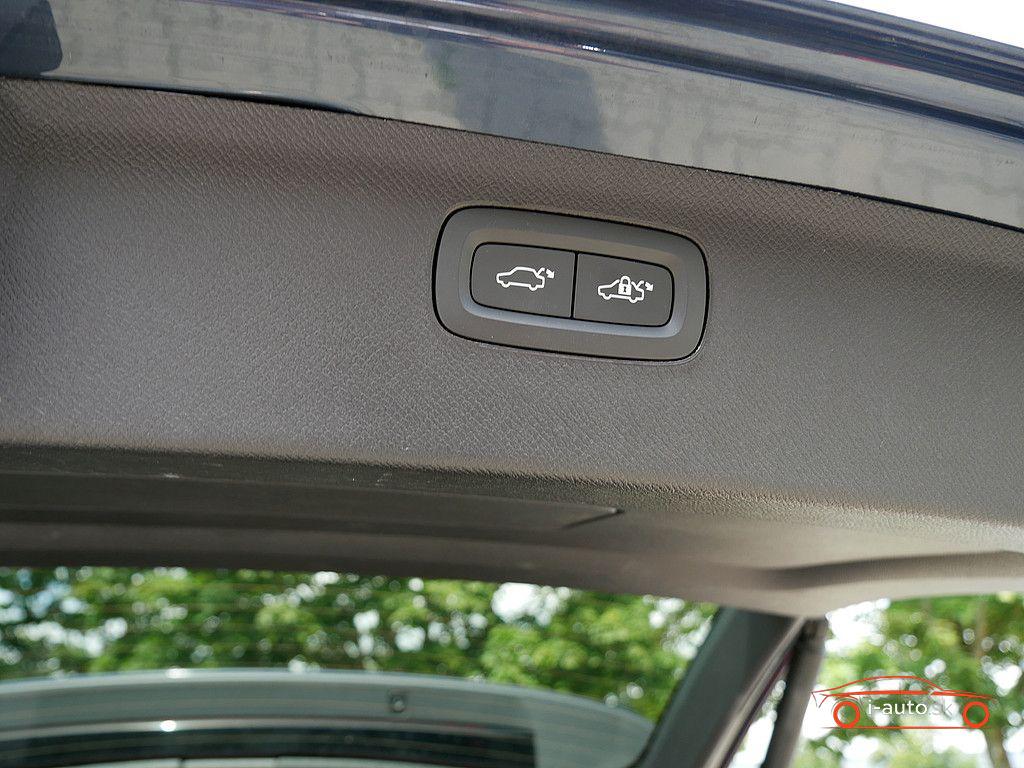 Volvo XC90 B5 AWD Plus Bright  za 56840€