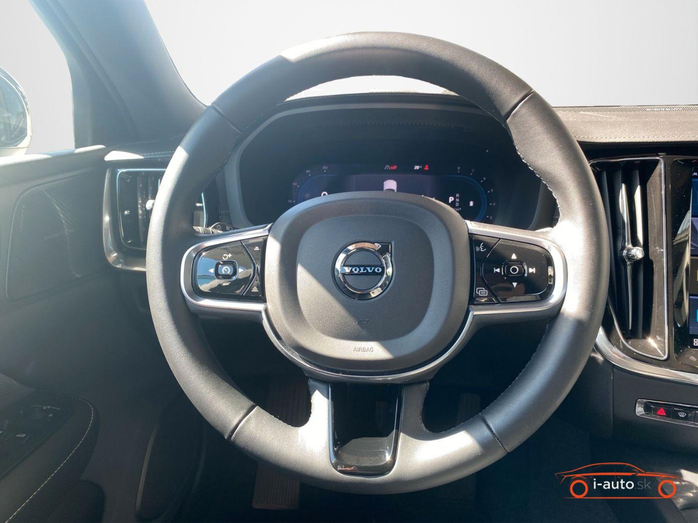 Volvo S60 B5 Ultimate Dark AWD  za 42000€