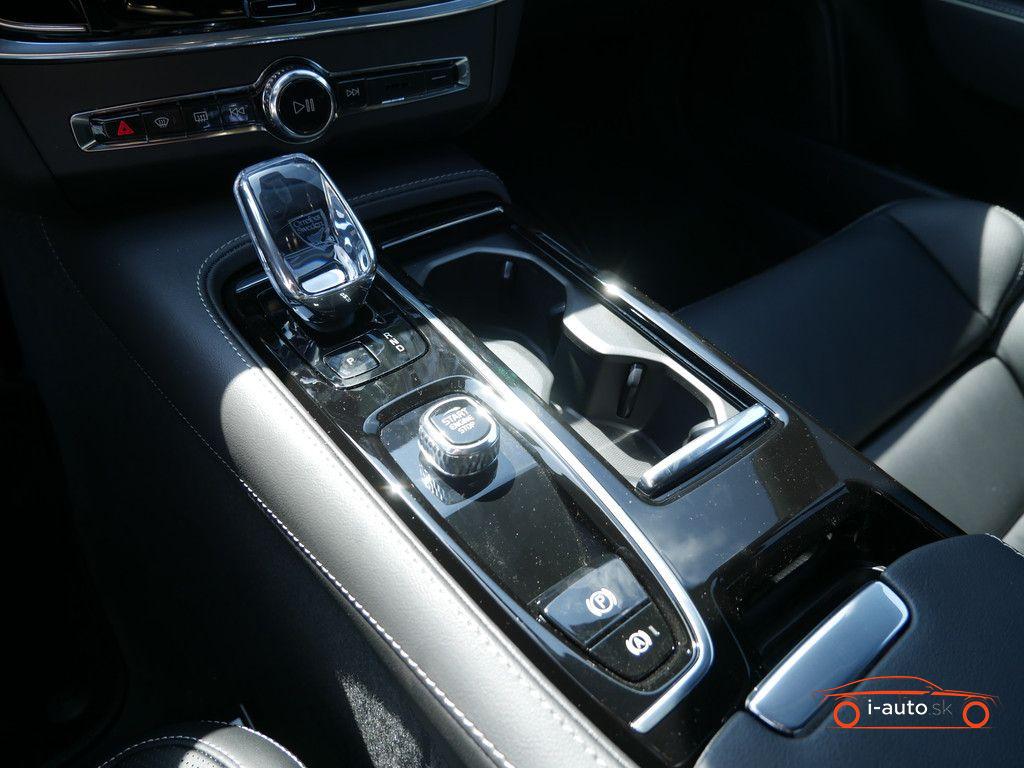 Volvo S90 T8 Ultimate Dark AWD za 74600€