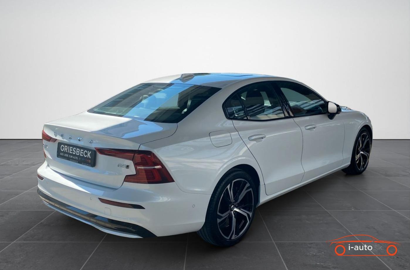 Volvo S60 B5 Ultimate Dark AWD  za 42000€