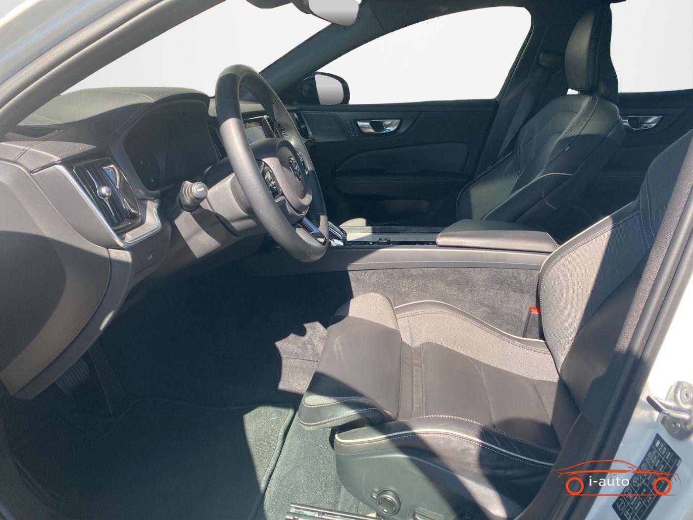 Volvo S60 B5 Ultimate Dark AWD  za 42000€