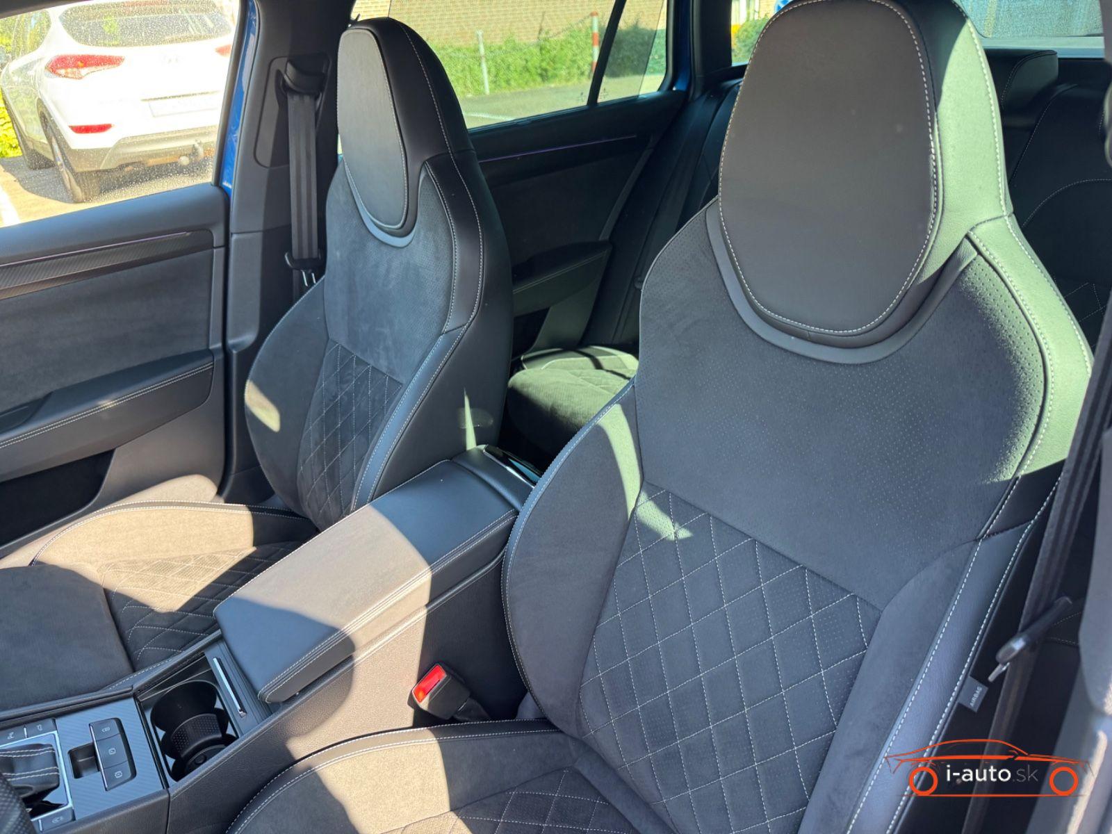 Skoda Superb Combi Combi Sportline 4x4 Panorama/AHK/St.Hzg. za 35900€