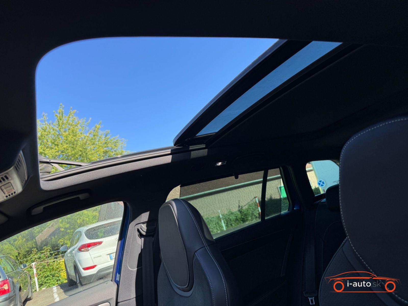 Skoda Superb Combi Combi Sportline 4x4 Panorama/AHK/St.Hzg. za 35900€