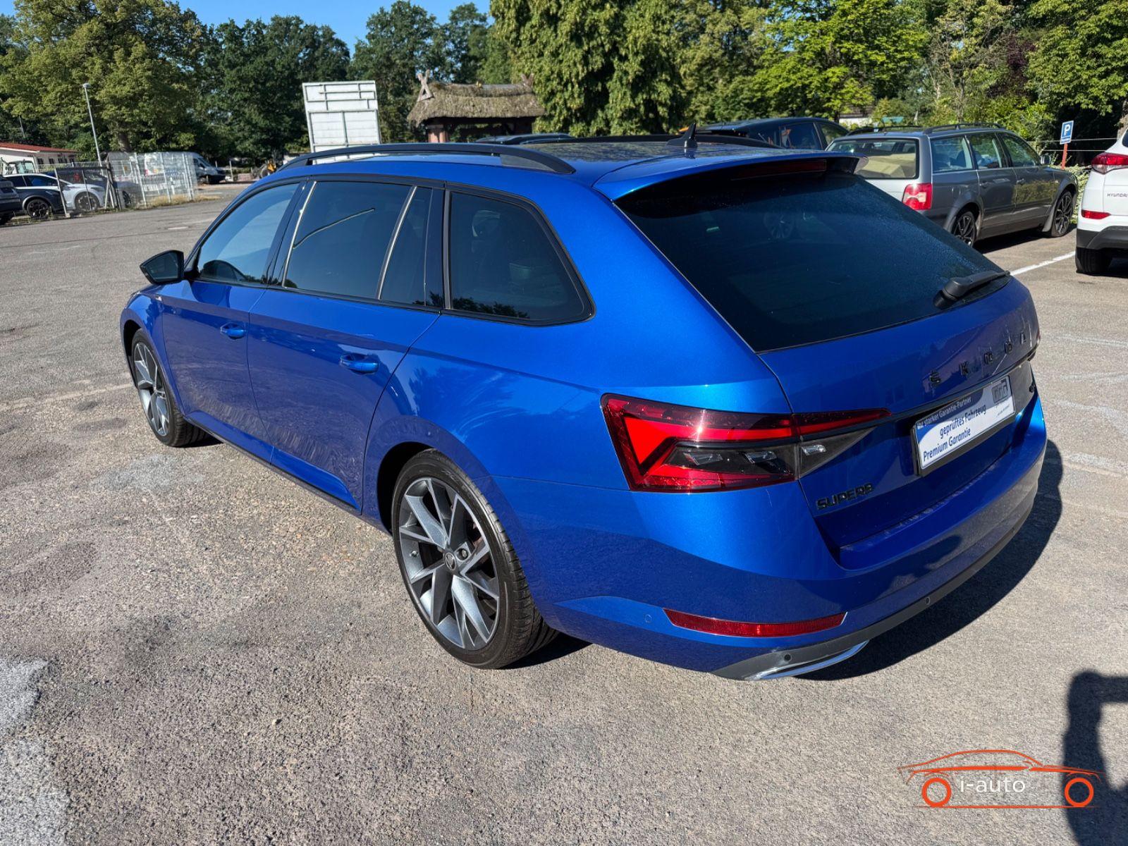 Skoda Superb Combi Combi Sportline 4x4 Panorama/AHK/St.Hzg. za 35900€