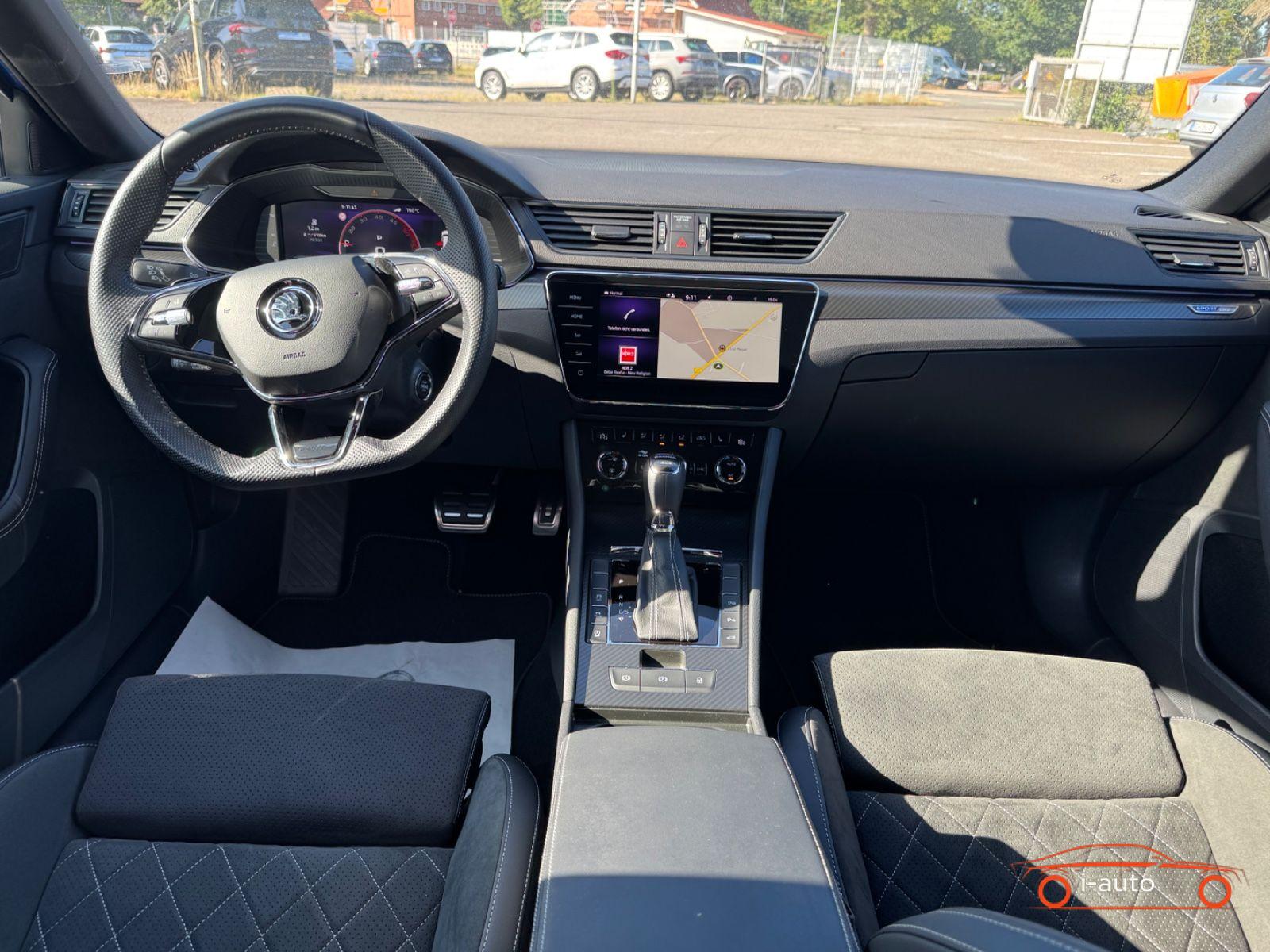 Skoda Superb Combi Combi Sportline 4x4 Panorama/AHK/St.Hzg. za 35900€