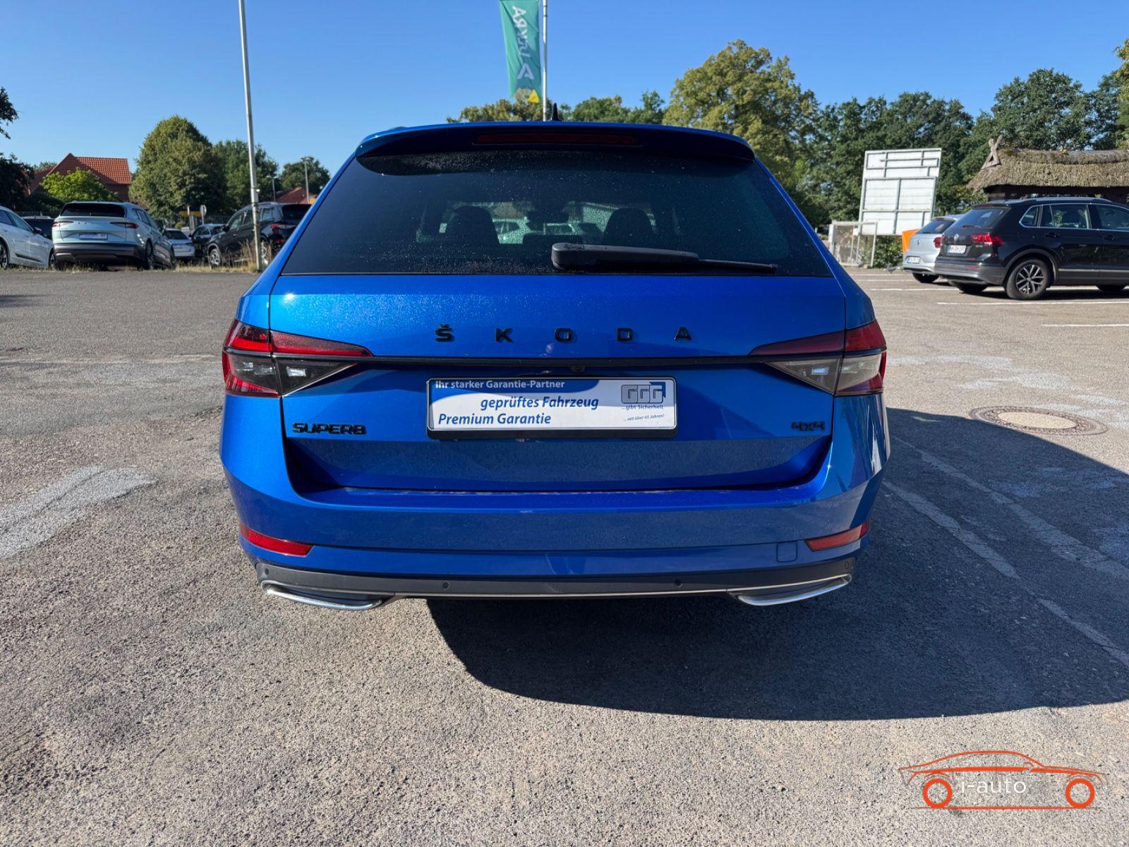 Skoda Superb Combi Combi Sportline 4x4 Panorama/AHK/St.Hzg. za 35900€