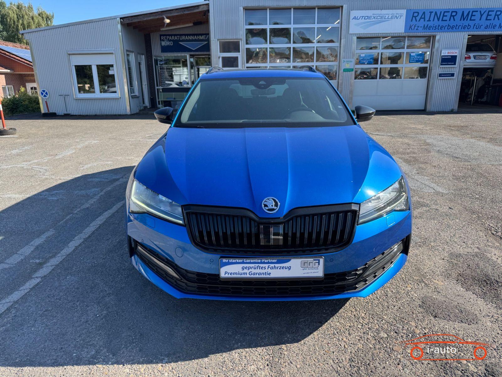 Skoda Superb Combi Combi Sportline 4x4 Panorama/AHK/St.Hzg. za 35900€