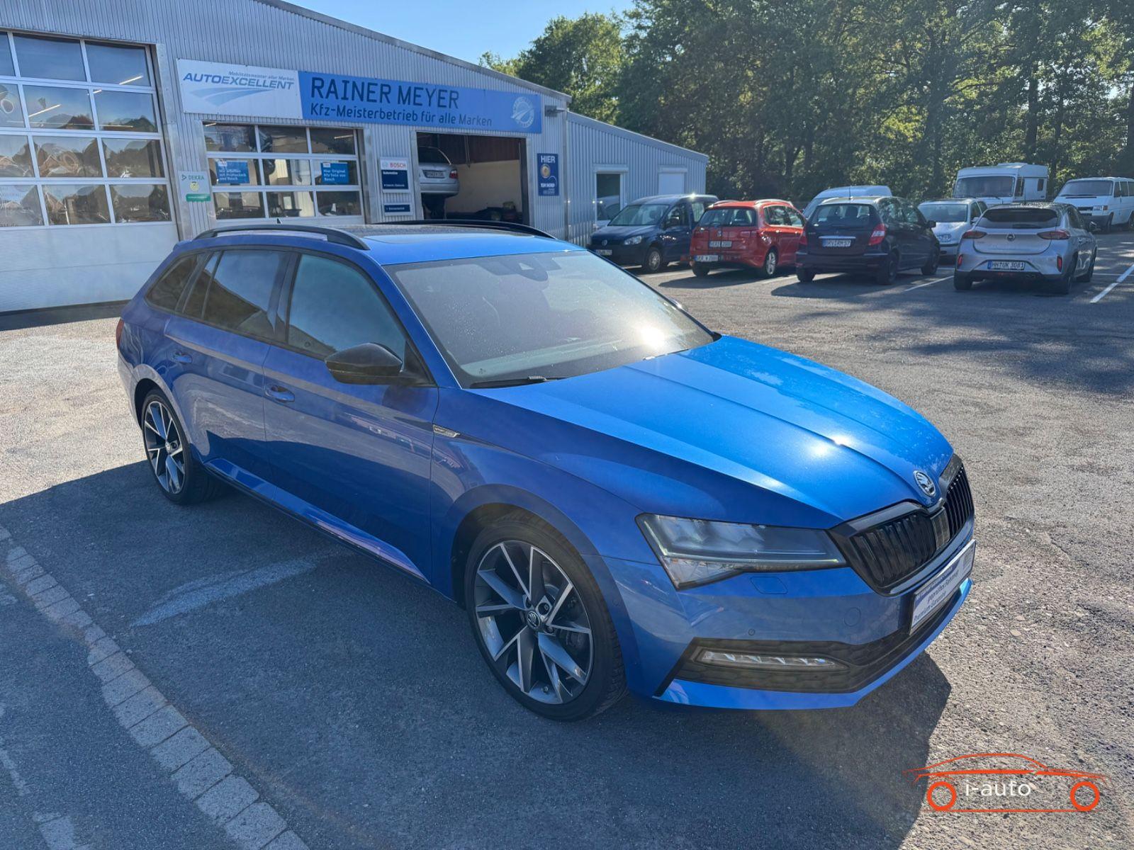 Skoda Superb Combi Combi Sportline 4x4 Panorama/AHK/St.Hzg. za 35900€