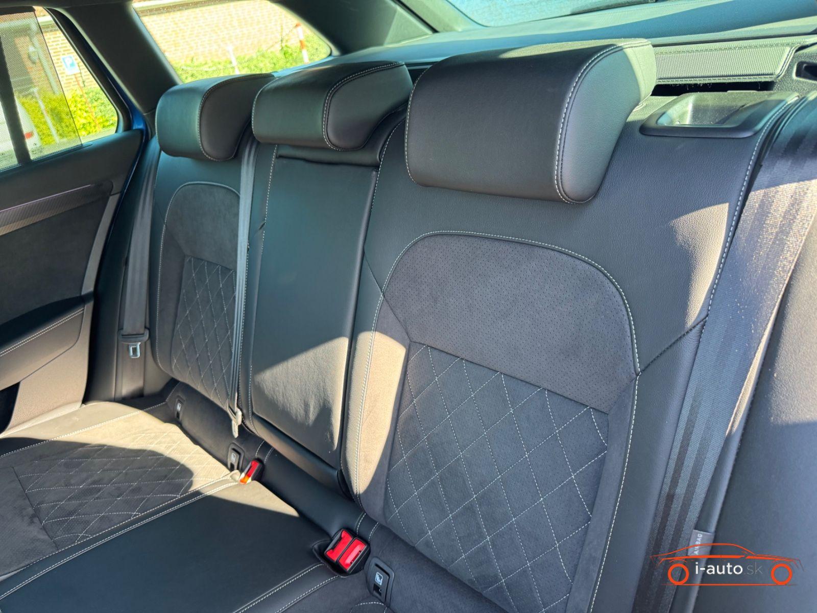 Skoda Superb Combi Combi Sportline 4x4 Panorama/AHK/St.Hzg. za 35900€