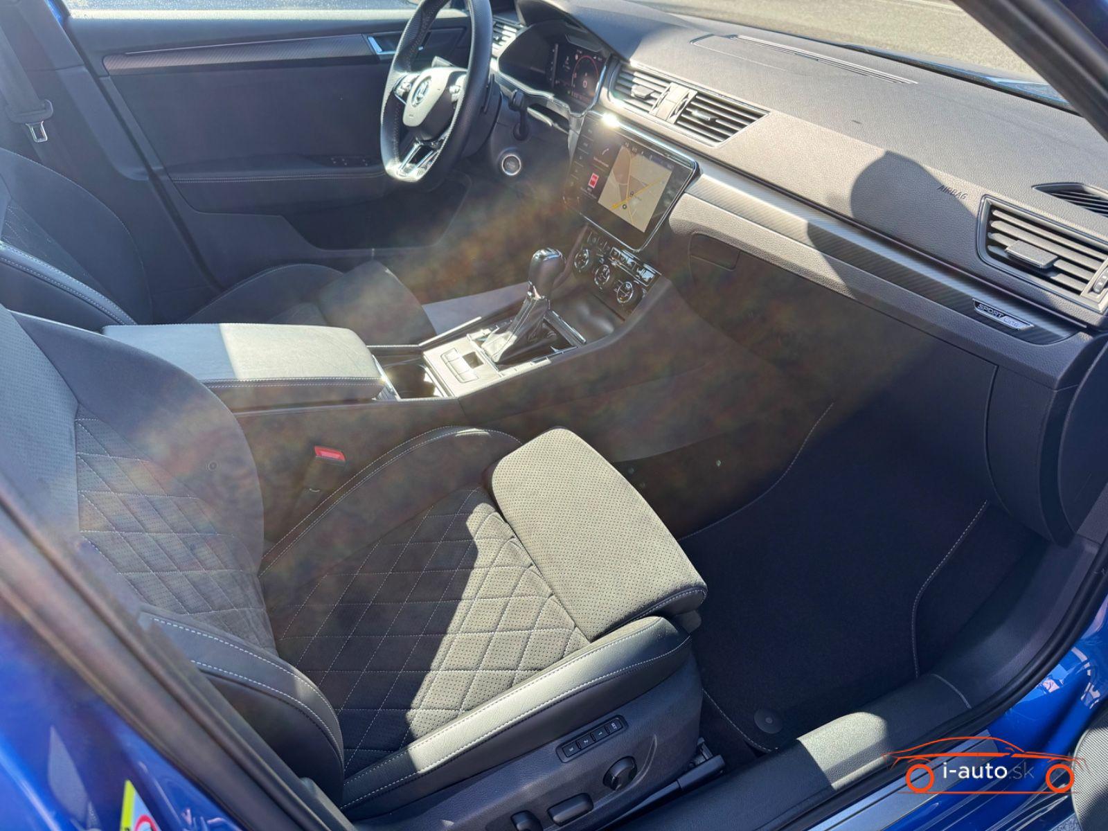 Skoda Superb Combi Combi Sportline 4x4 Panorama/AHK/St.Hzg. za 35900€