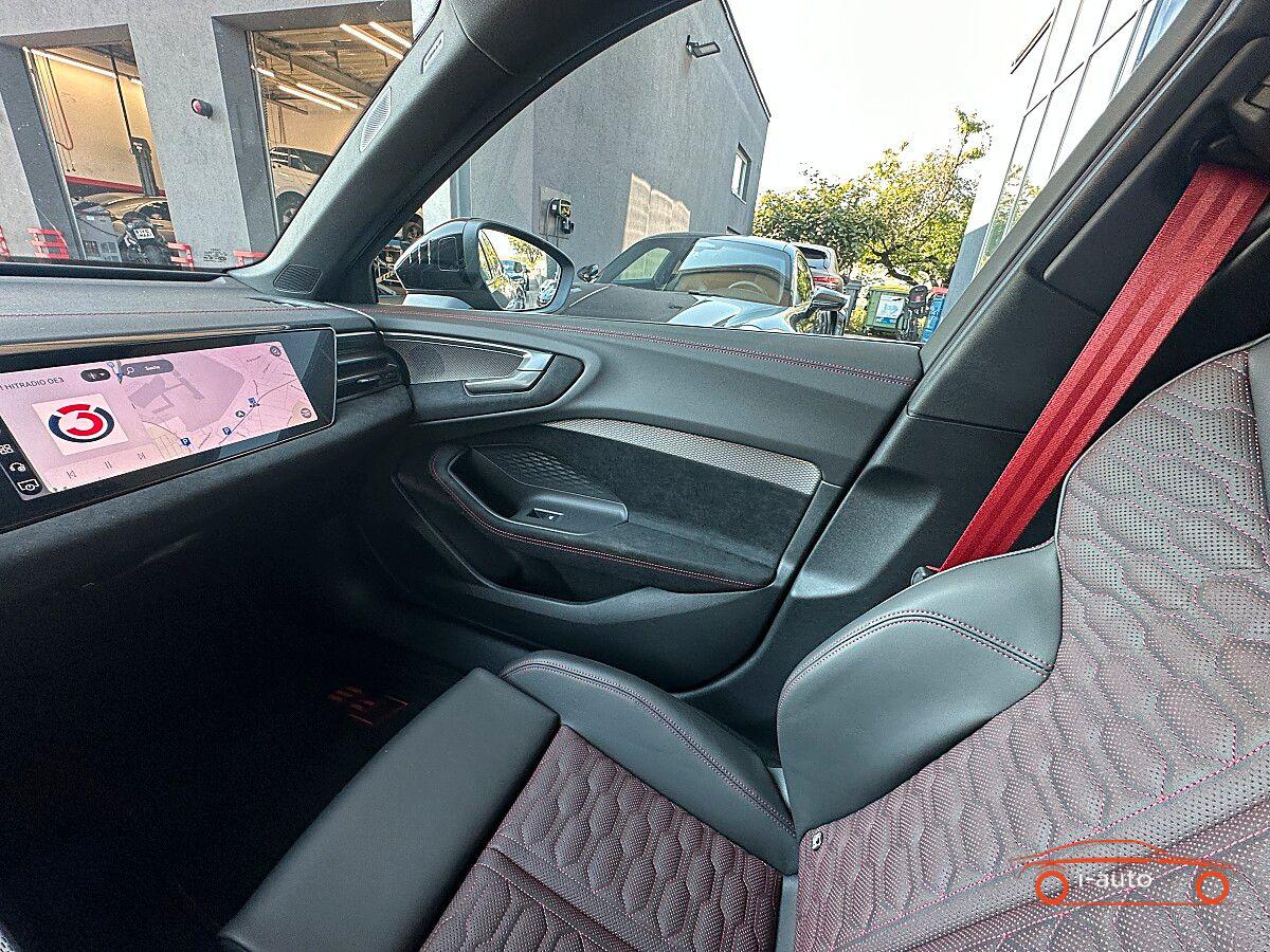 Audi RS5  PHEV quattro Tiptronic za 148600€