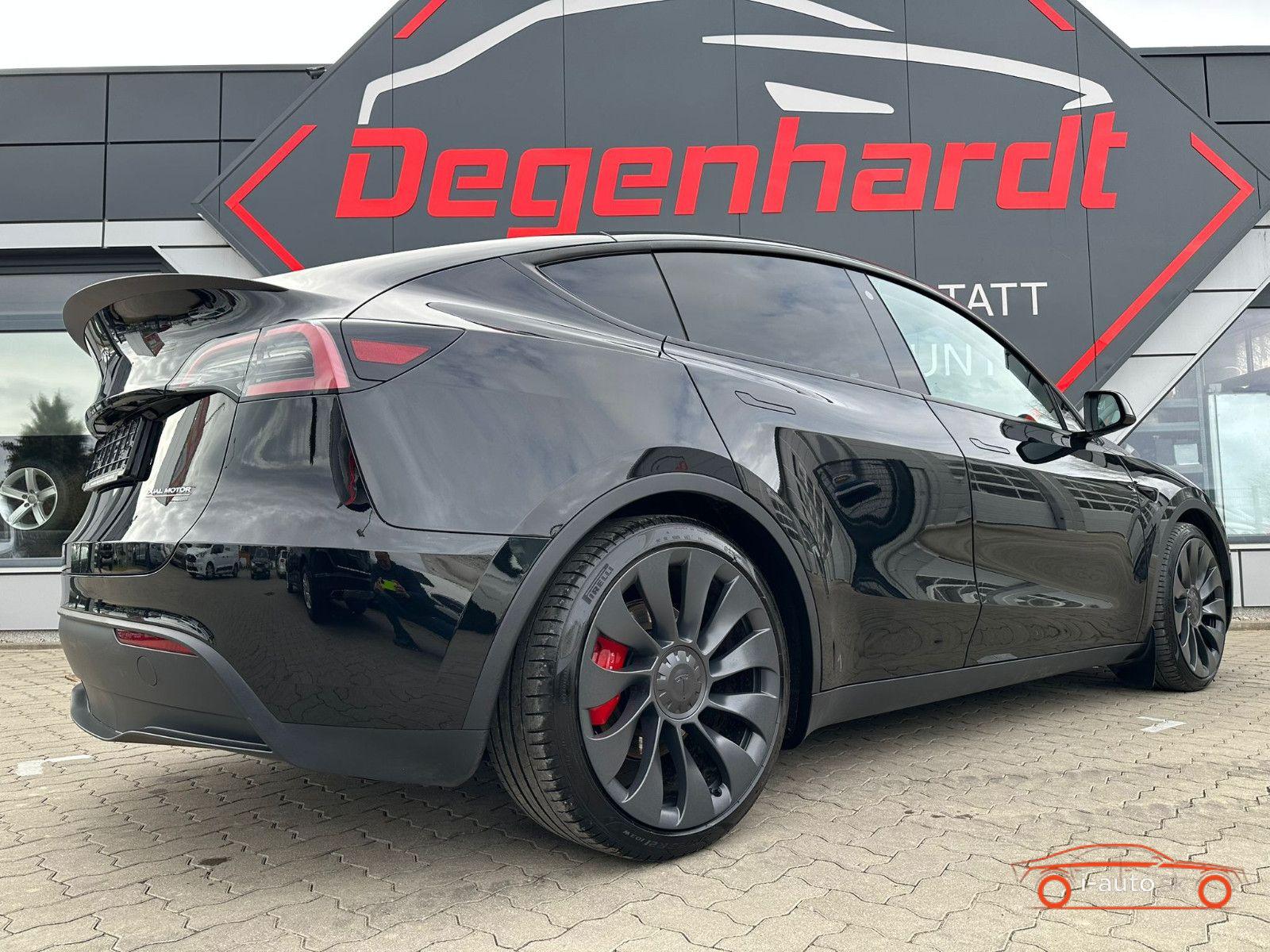 Tesla Model Y Performance  za 42700€