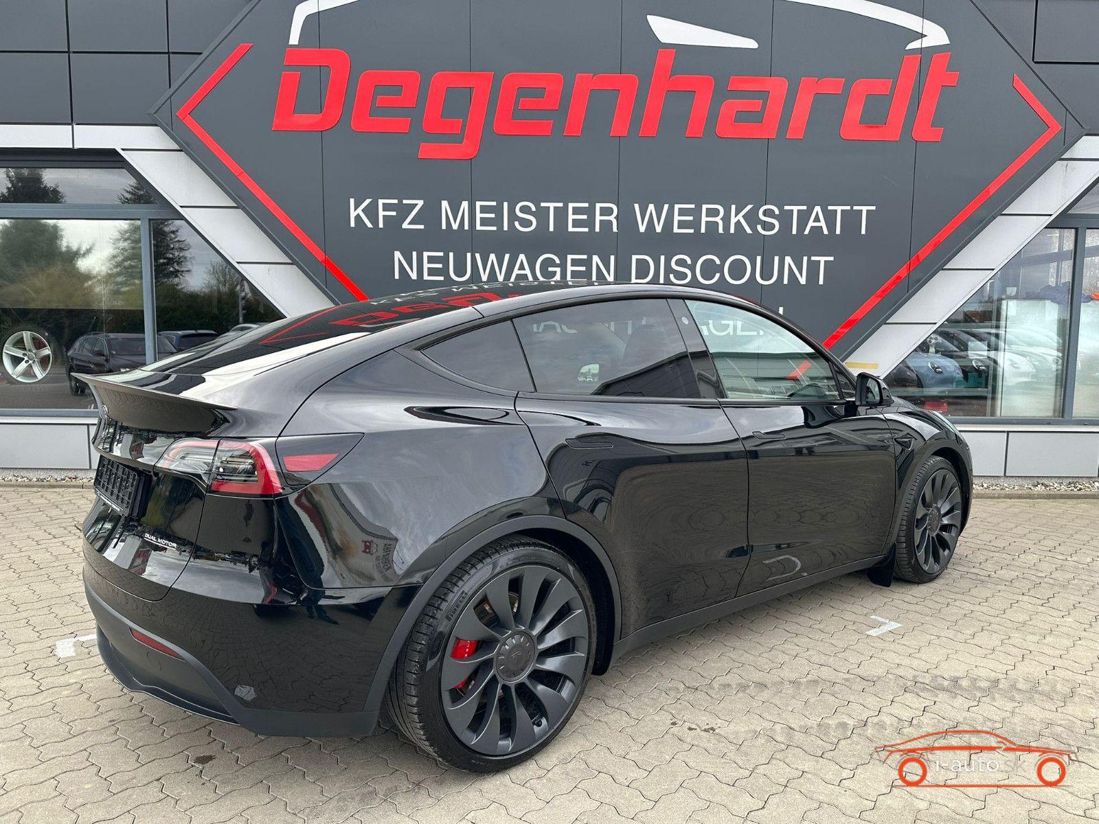 Tesla Model Y Performance  za 42700€