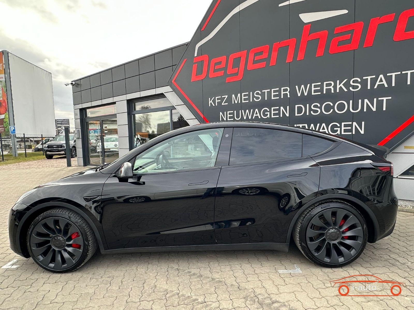 Tesla Model Y Performance  za 42700€