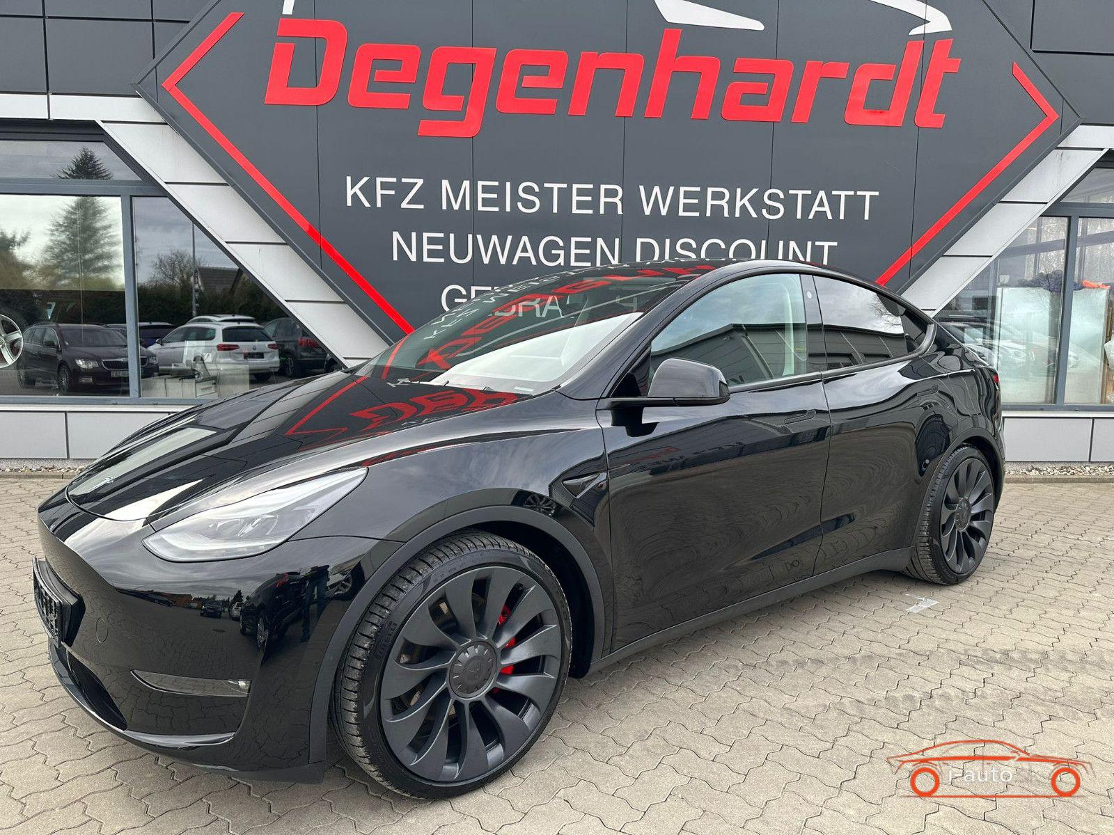 Tesla Model Y Performance  za 42700€