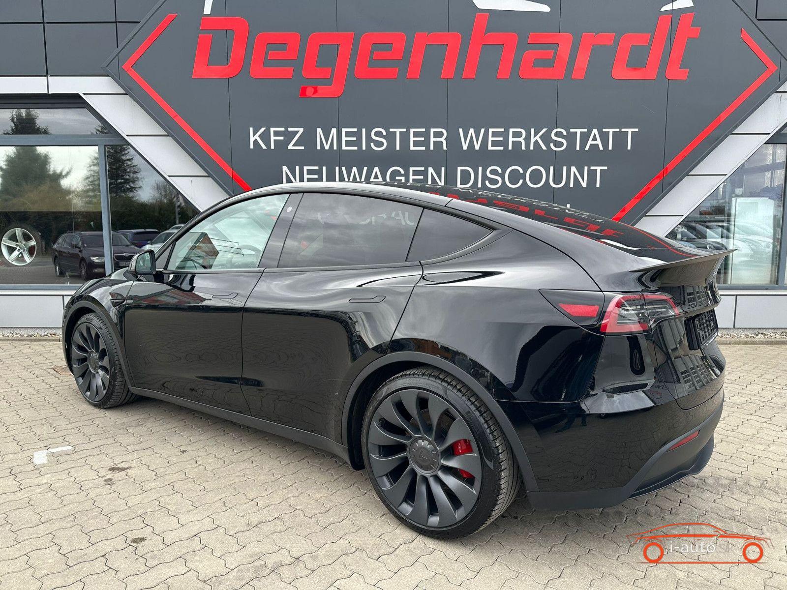 Tesla Model Y Performance  za 42700€