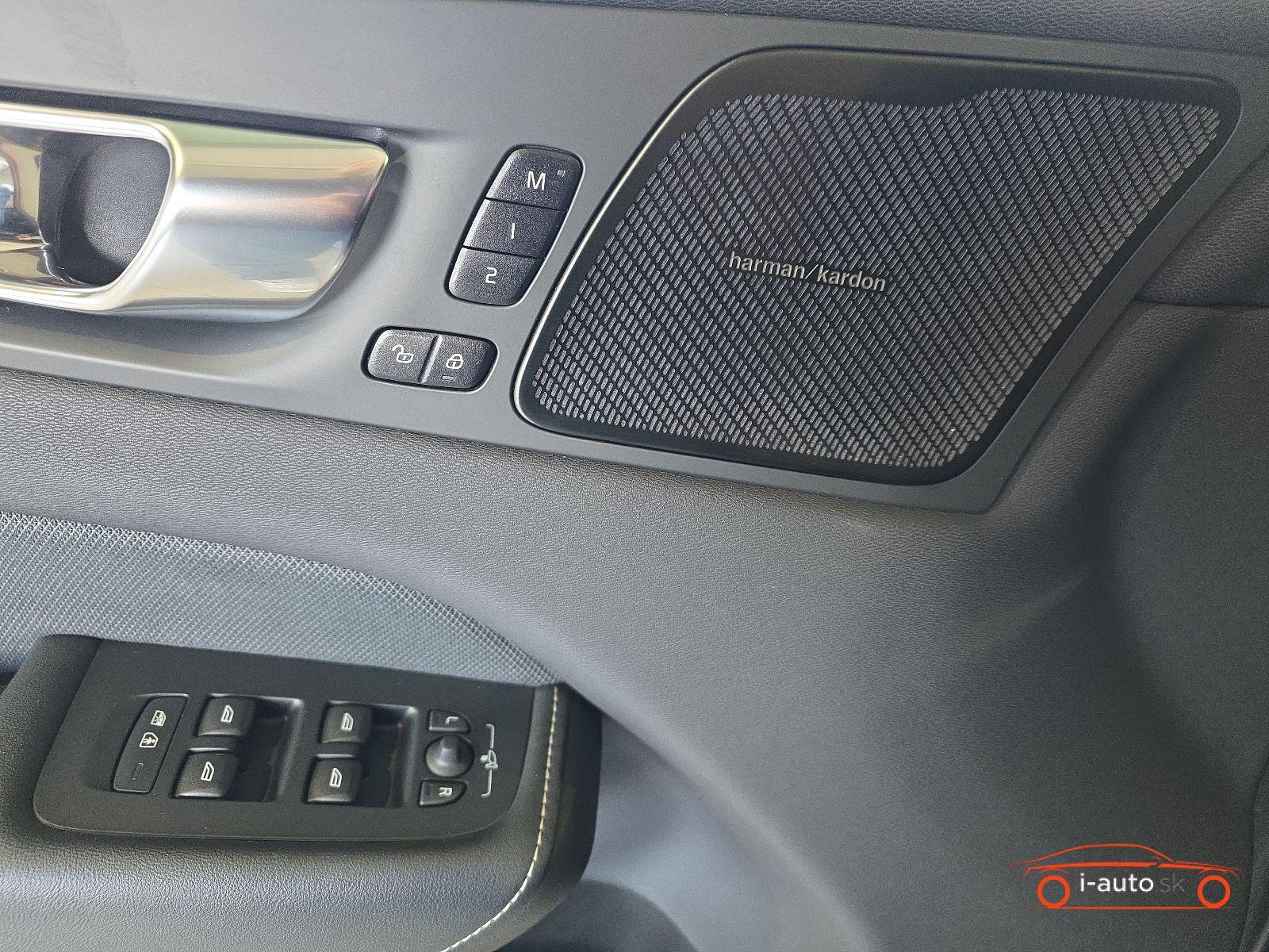Volvo XC60 B4 R-Design za 34500€