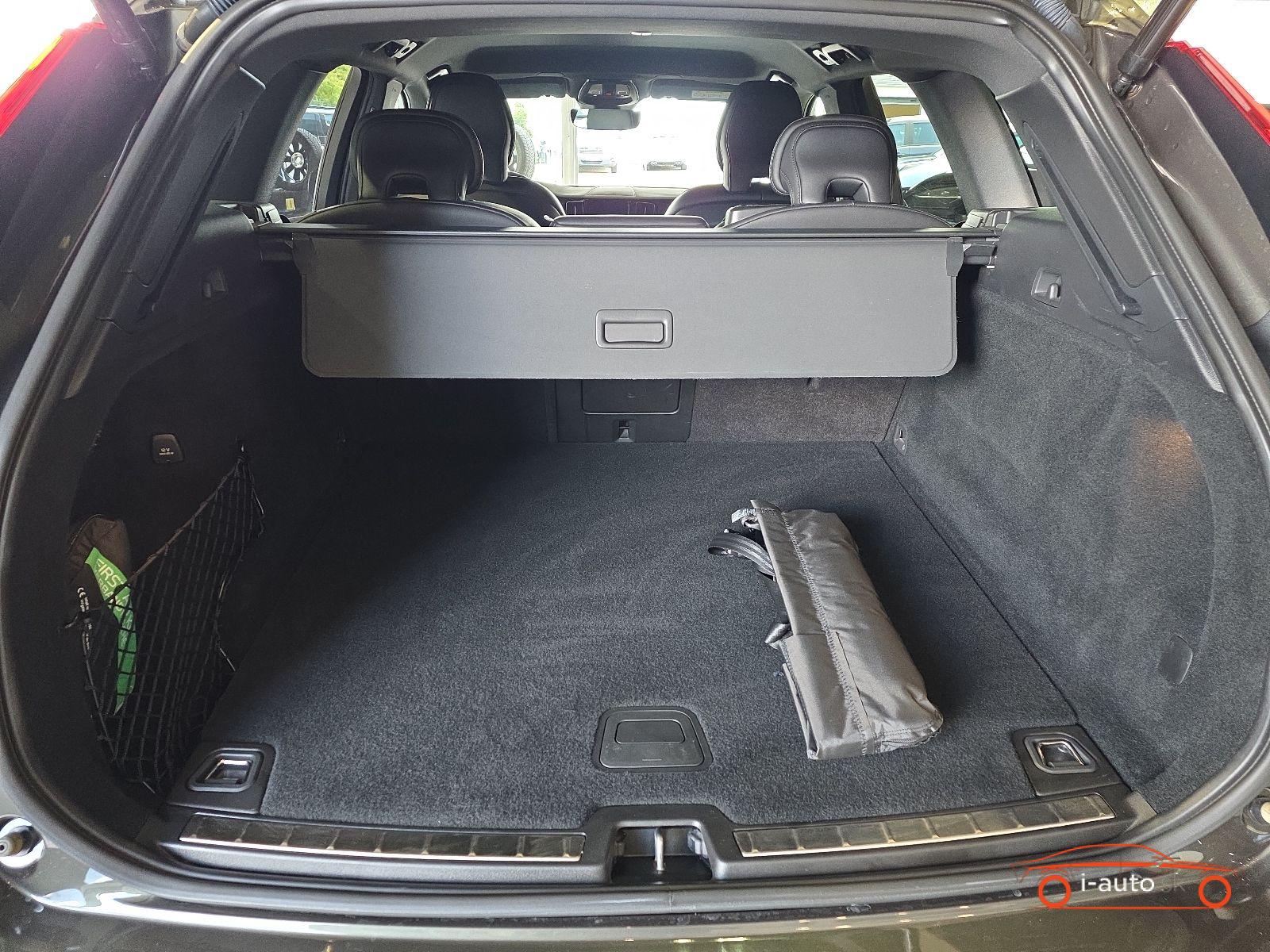 Volvo XC60 B4 R-Design za 34500€