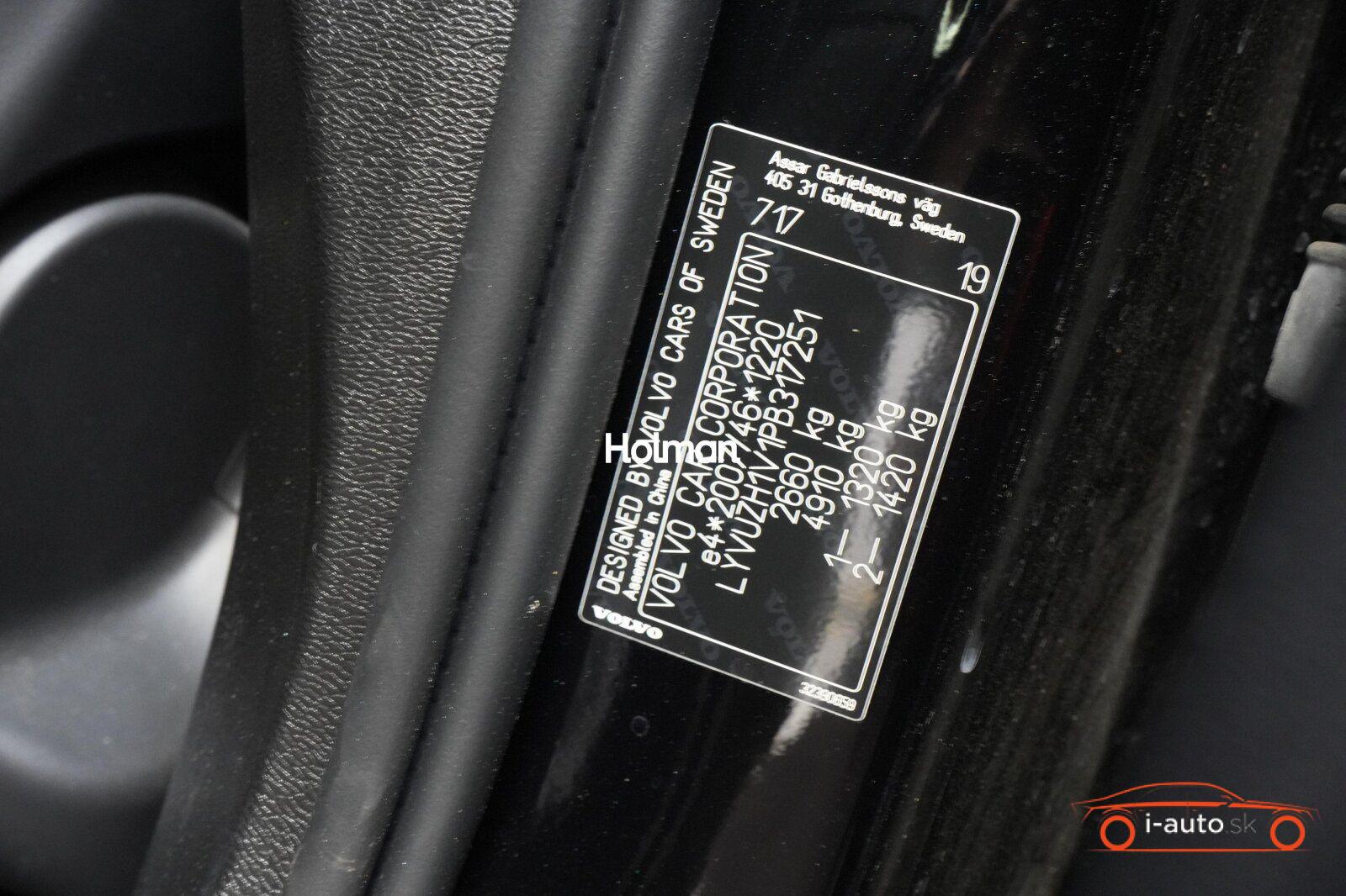 Volvo XC60 T6 AWD Recharge Plus Dark za 35000€