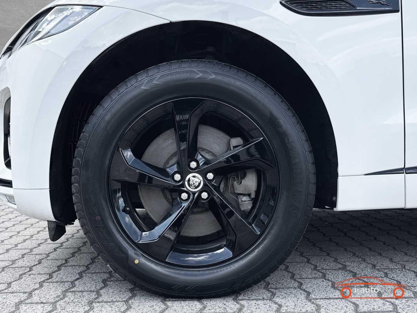 Jaguar F-Pace D300 AWD R-Dynamic SE  za 43000€