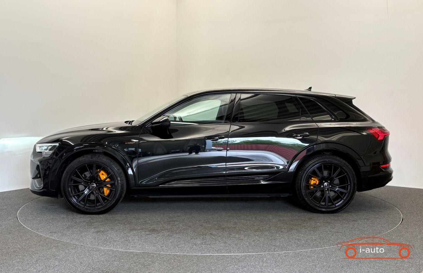 Audi e-tron 55 quattro S line Black Edition za 36600€