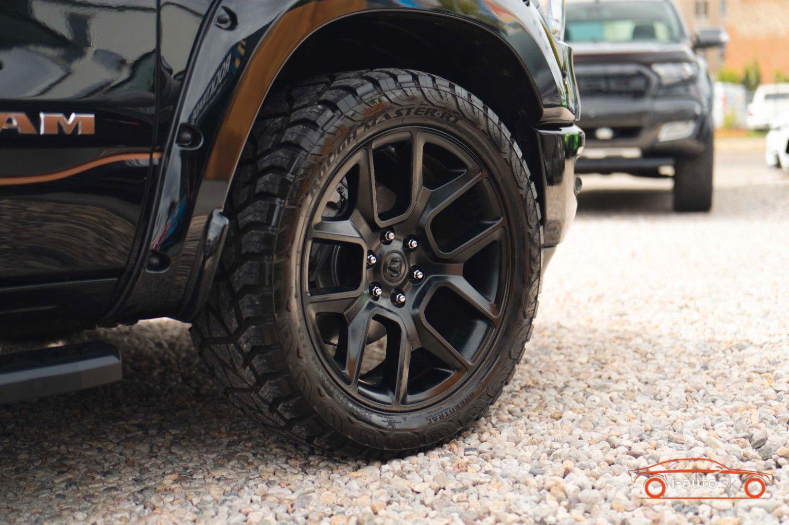 Dodge RAM 5.7 V8 HEMI 4x4 Night LARAMIE za 51300€
