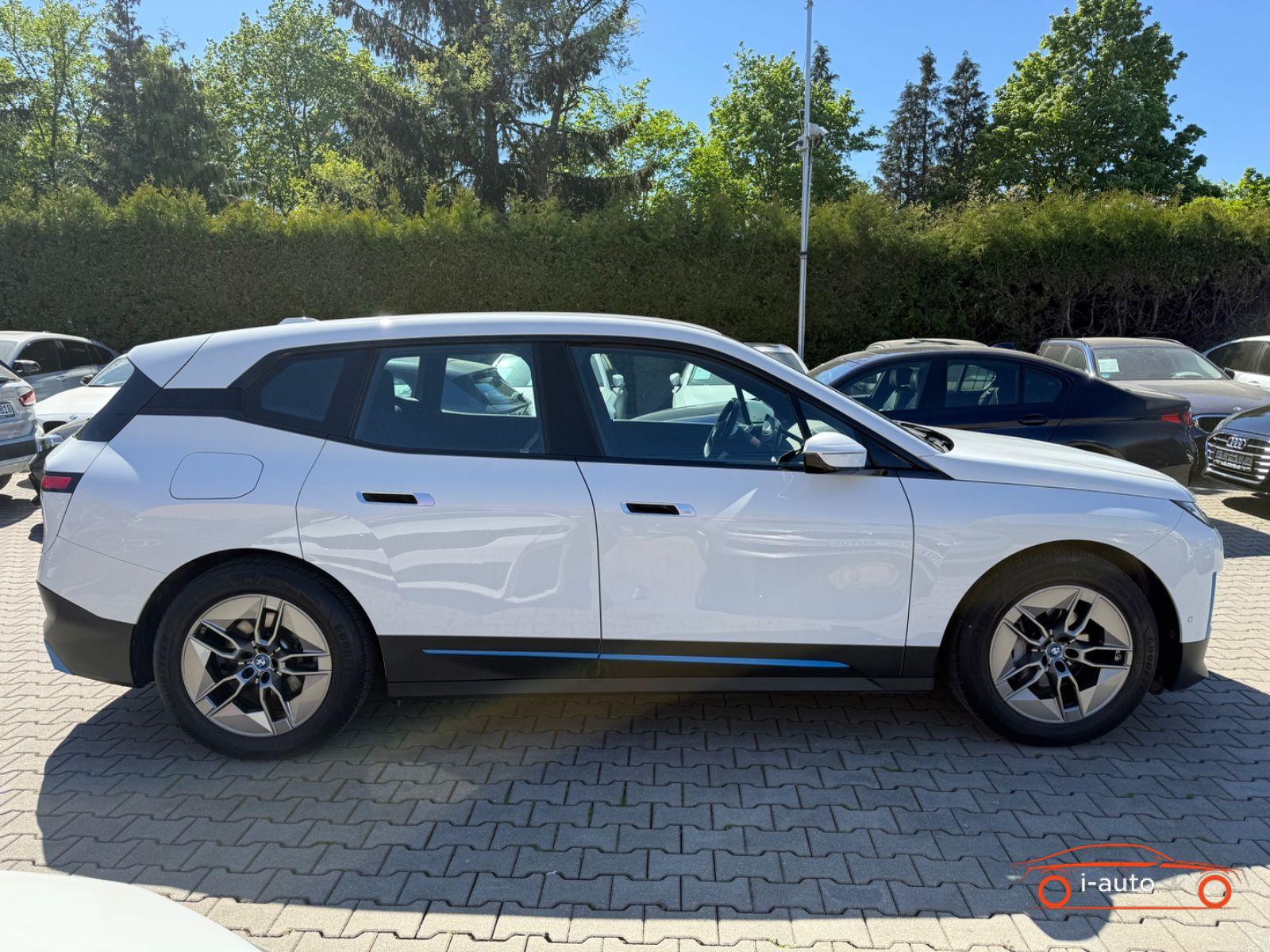 BMW iX 40 xDrive za 42300€
