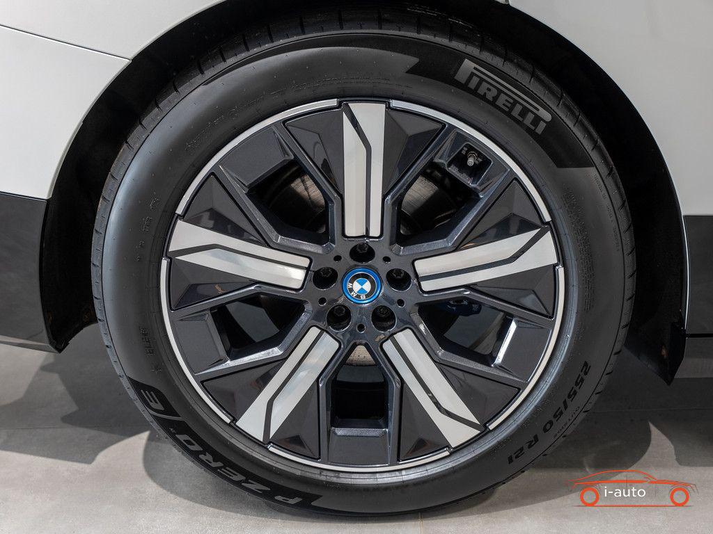 BMW iX xDrive 40 Sport  za 42900€